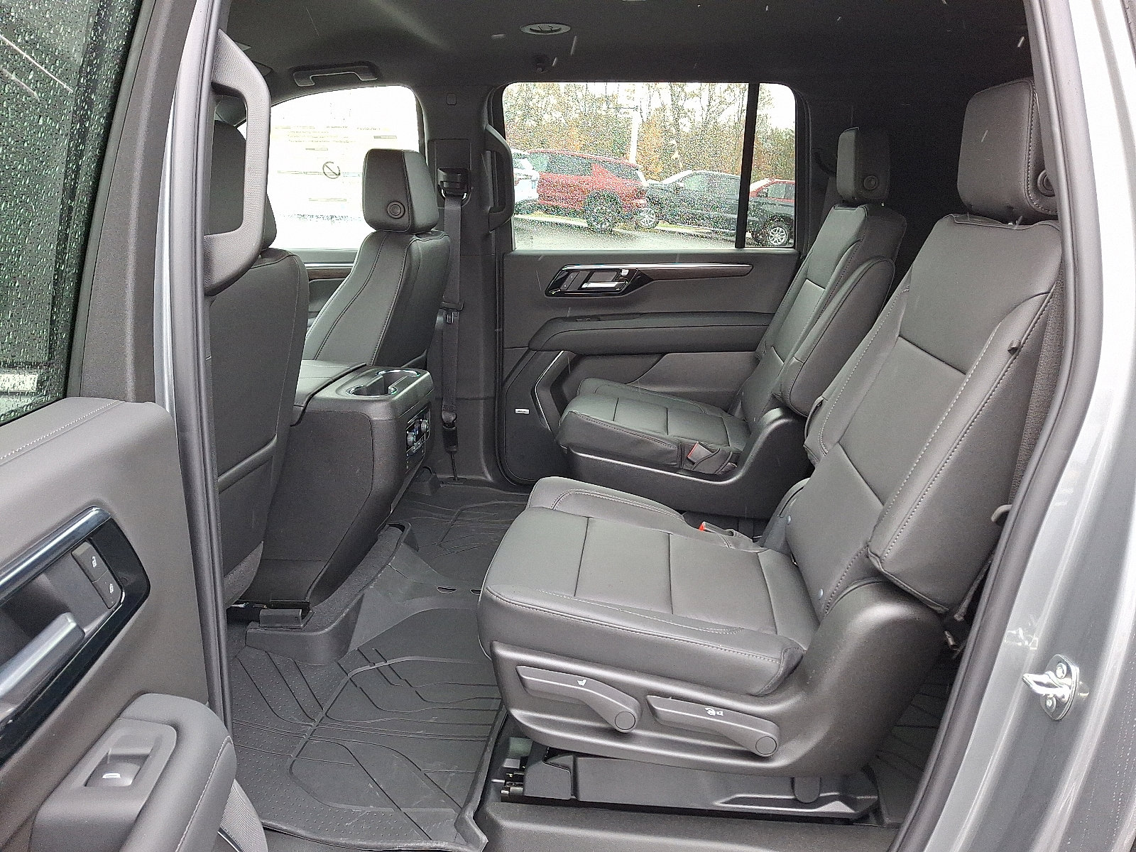 New 2026 Chevrolet Suburban LT image 6