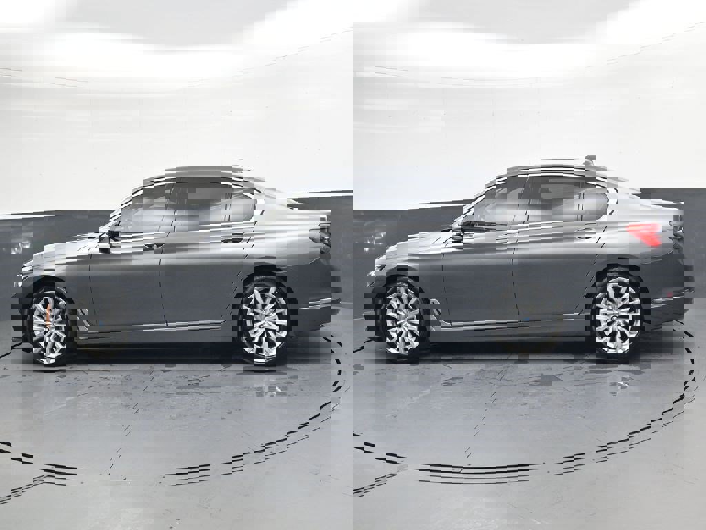 Used 2018 BMW 740i RWD image 6