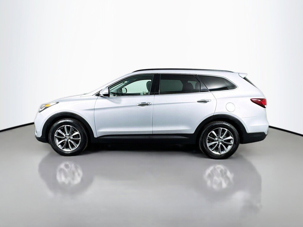 Used 2019 Hyundai Santa Fe XL SE image 2