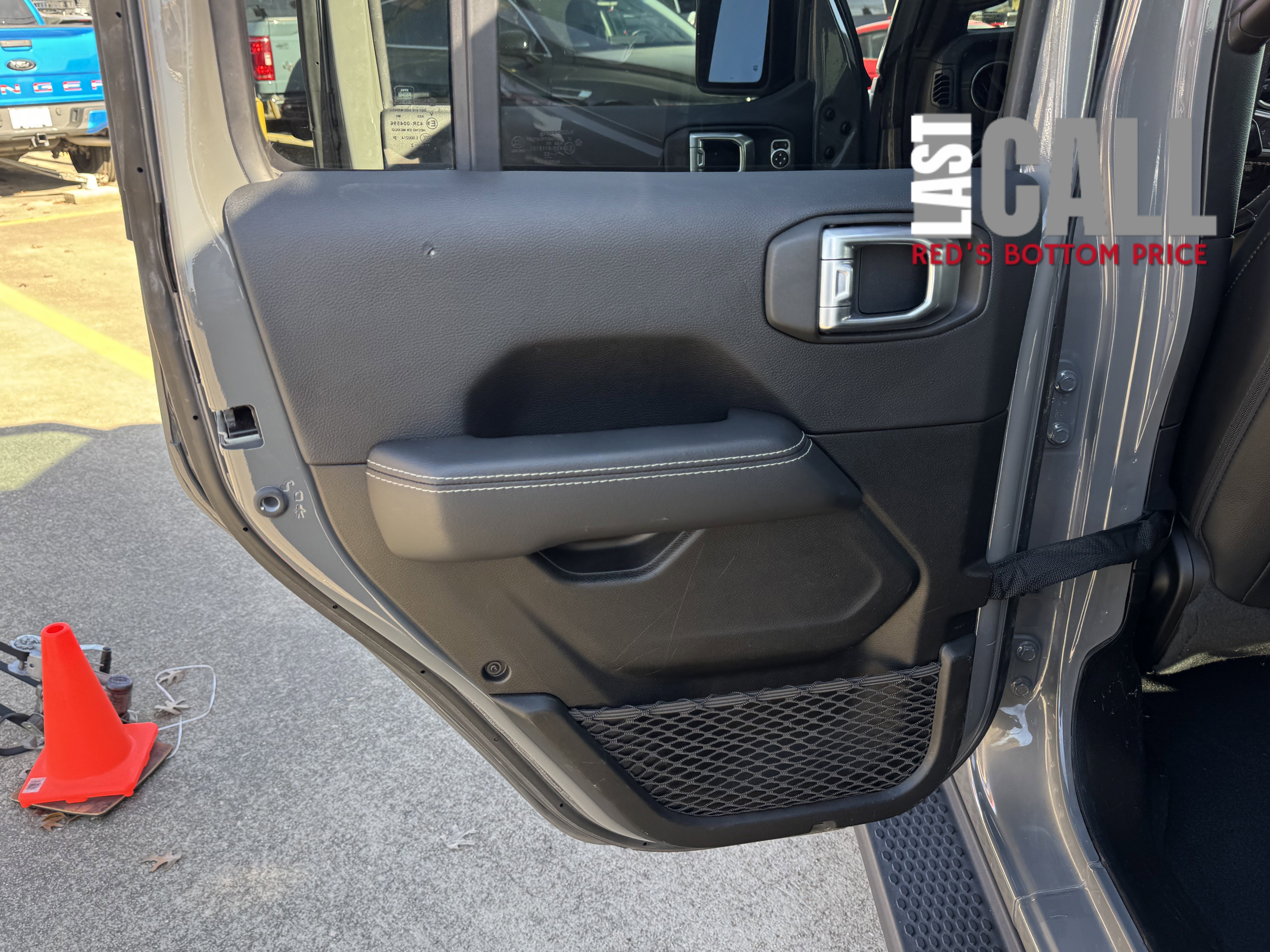 Used 2022 Jeep Wrangler Unlimited Sahara w/ Cold Weather Group image 13