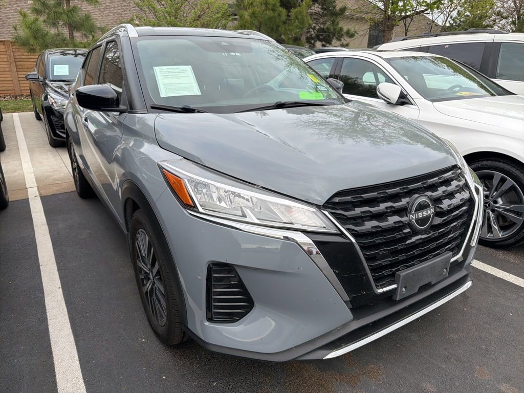 Used 2022 Nissan Kicks SV image 2