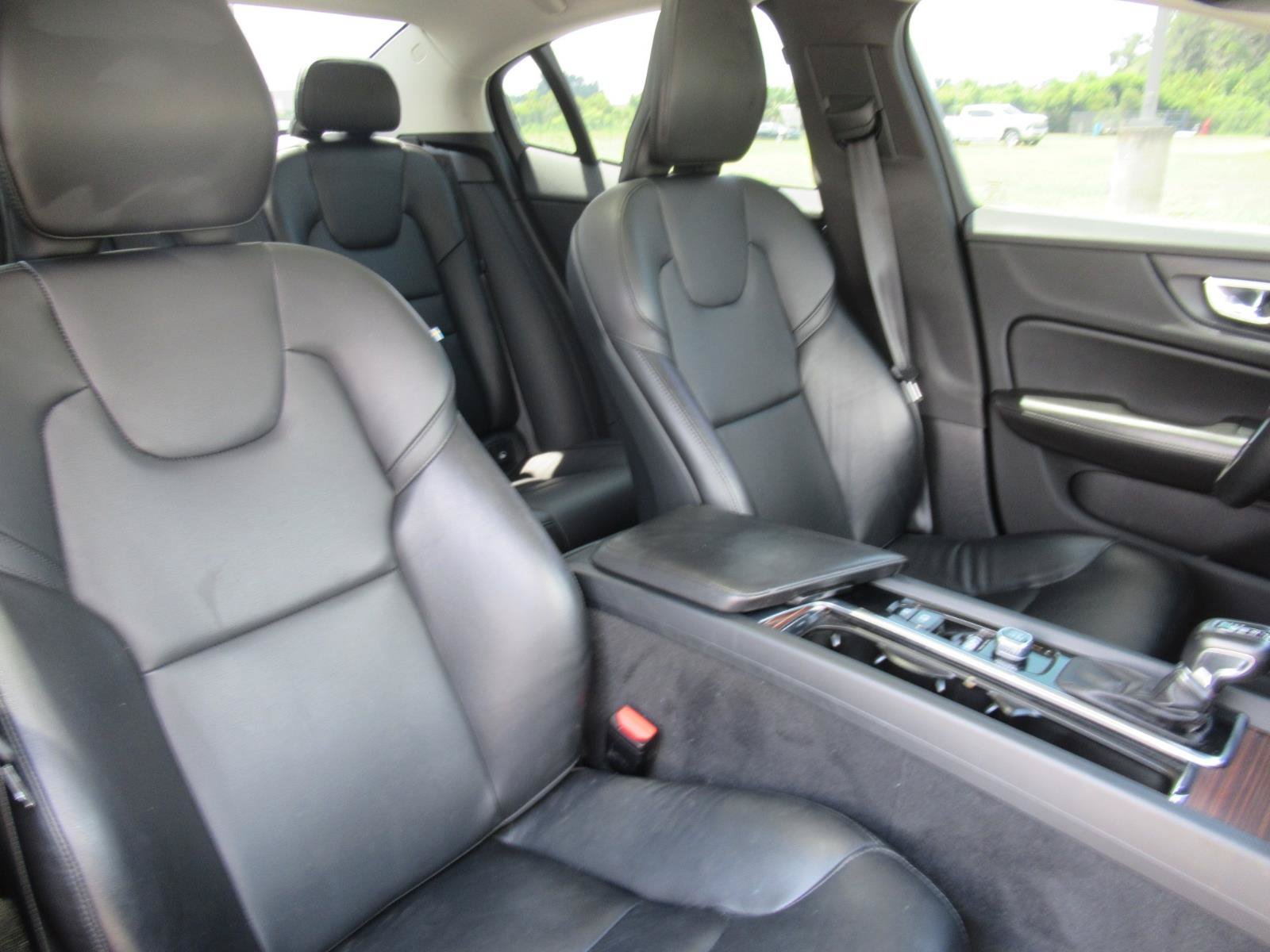 Used 2021 Volvo S60 T5 Momentum FWD image 9