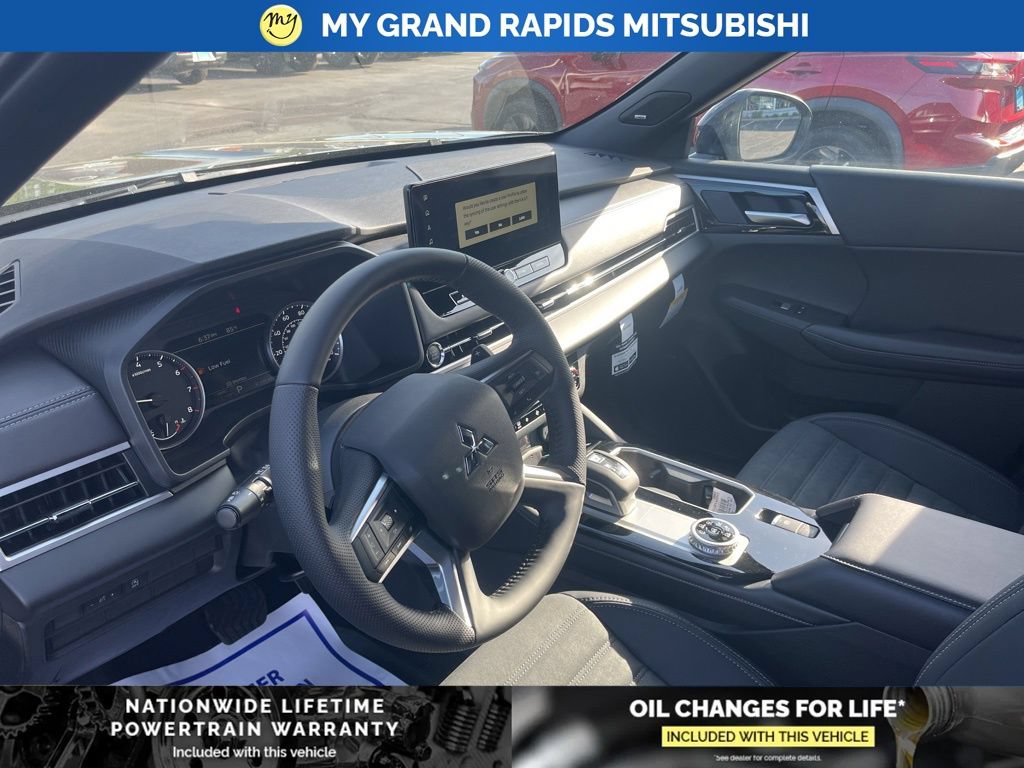 New 2026 Mitsubishi Outlander LE AWD/4WD image 13