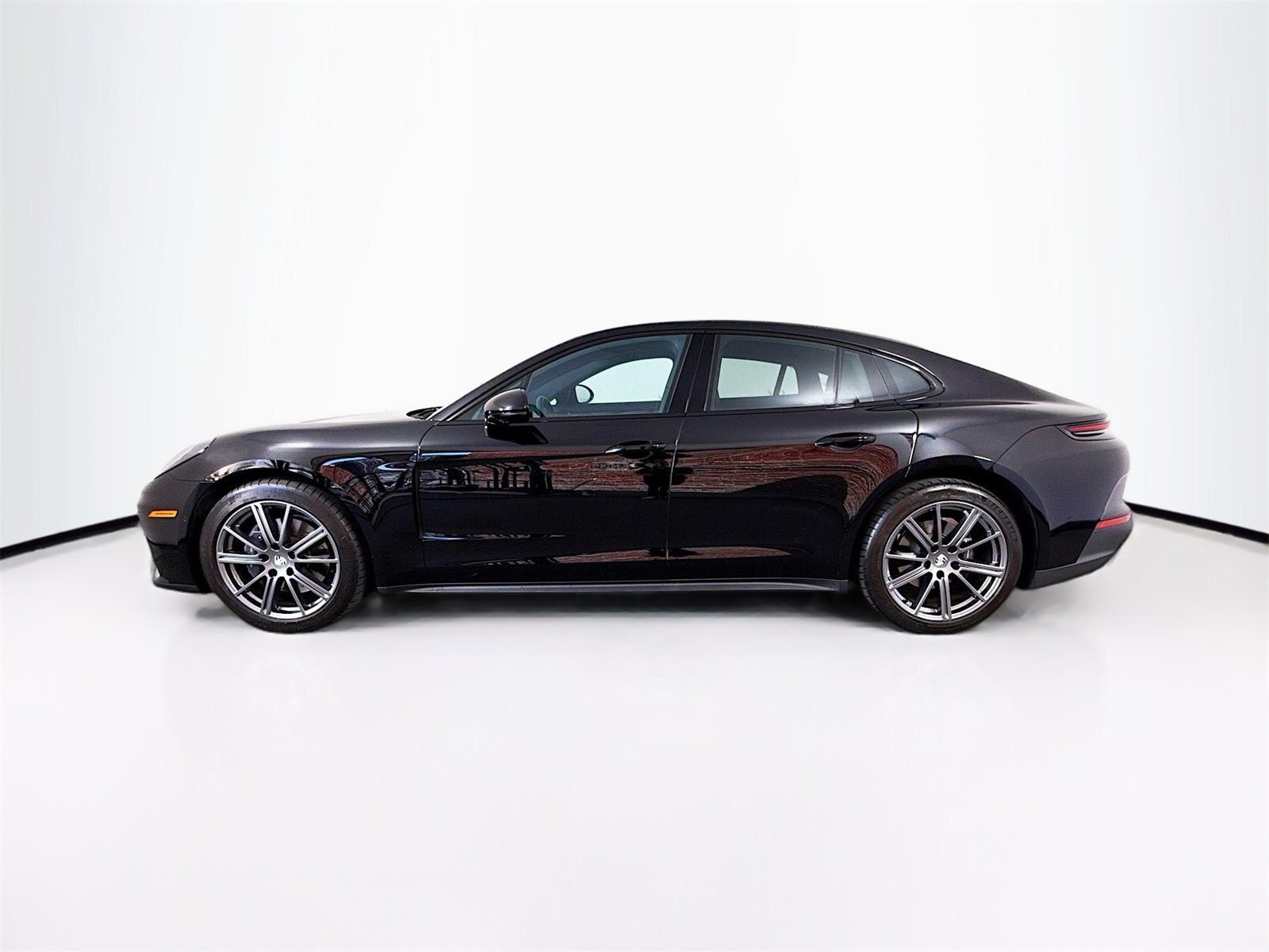Certified 2025 Porsche Panamera image 2