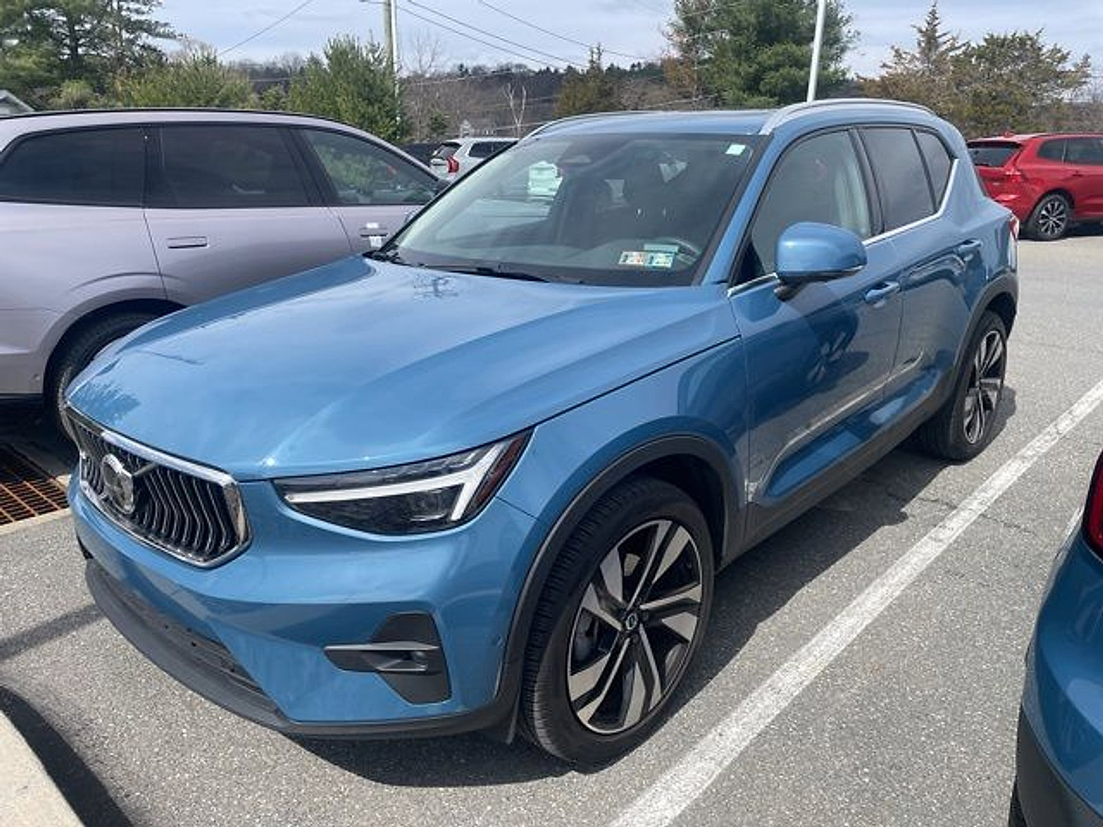 Certified 2024 Volvo XC40 B5 Plus w/ Protection Package Premier AWD/4WD image 3