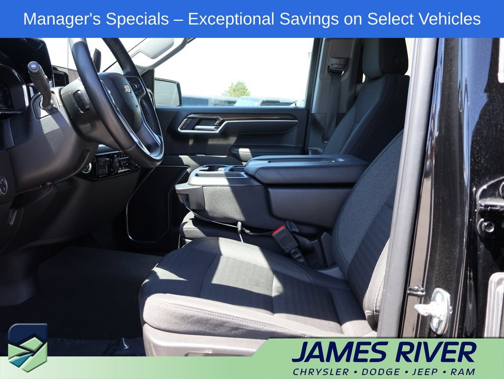 Used 2025 Chevrolet Silverado 1500 LT AWD/4WD image 22