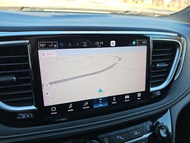Used 2021 Chrysler Pacifica Limited w/ Uconnect Theater Family Group image 25