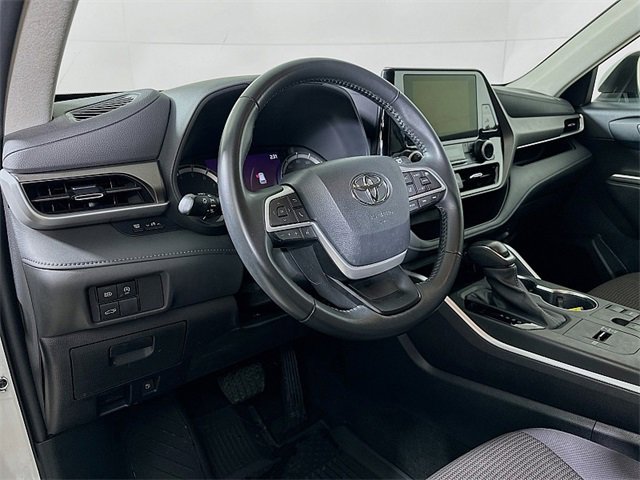 Used 2023 Toyota Highlander LE image 9