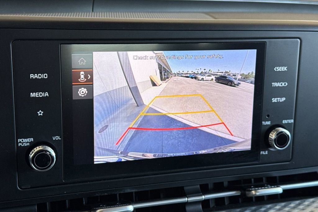 Used 2024 Kia Carnival LX FWD image 23