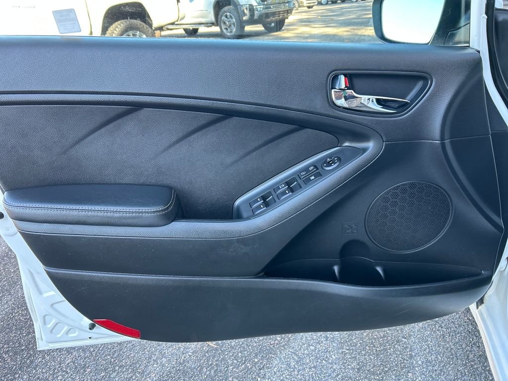 Used 2016 Kia Forte LX image 12