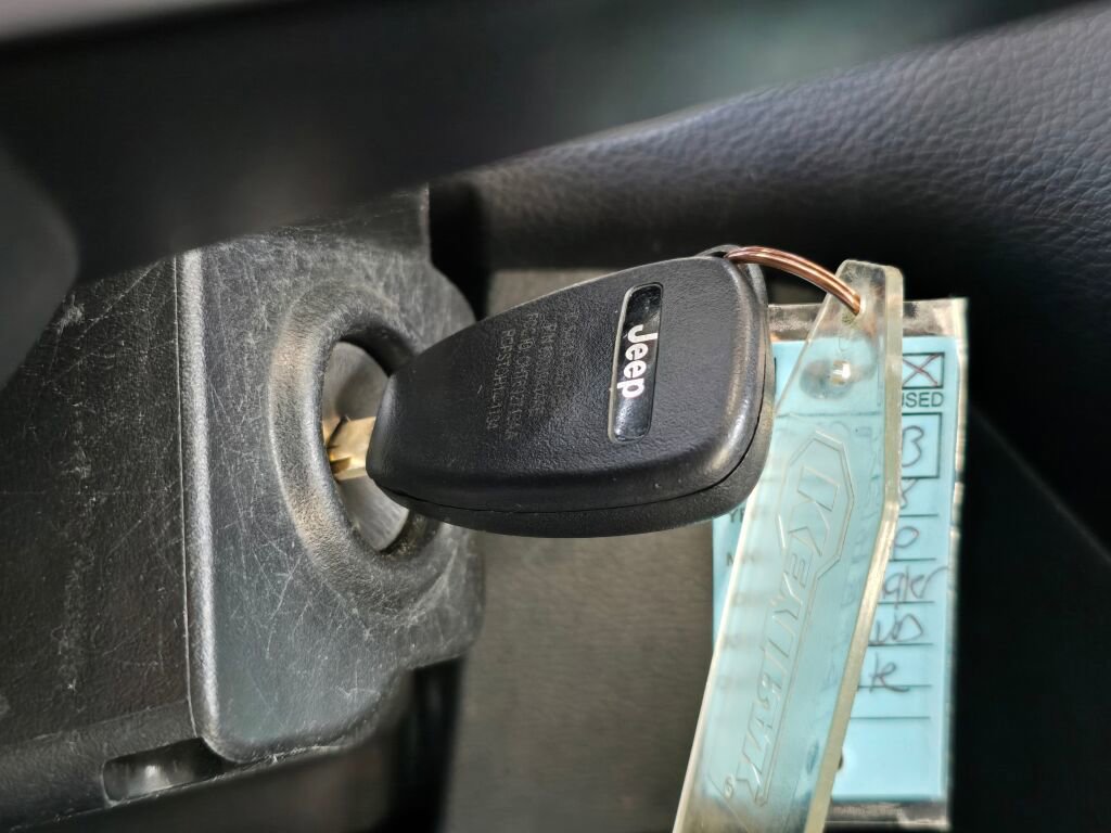 Used 2018 Jeep Wrangler Unlimited Sahara image 32