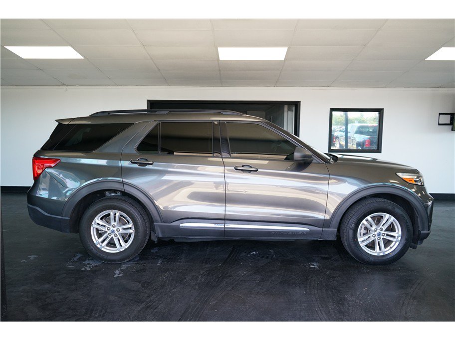 Used 2020 Ford Explorer XLT w/ Equipment Group 202A AWD/4WD image 8