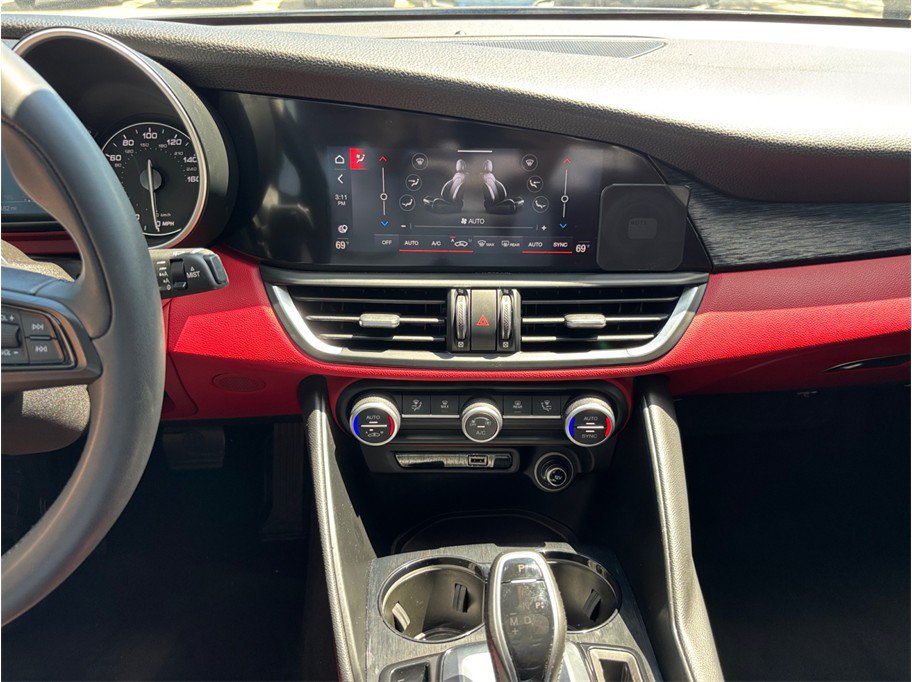 Used 2021 Alfa Romeo Giulia Sprint w/ Sun & Sound Package RWD image 11