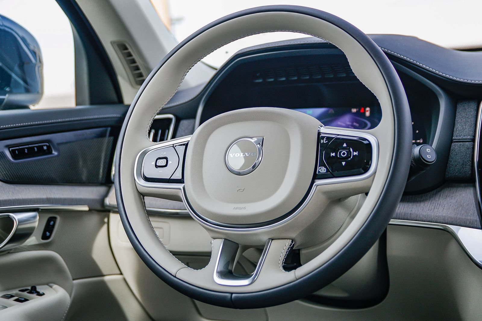 New 2026 Volvo XC90 T8 Ultra w/ Protection Package Premier AWD/4WD image 15