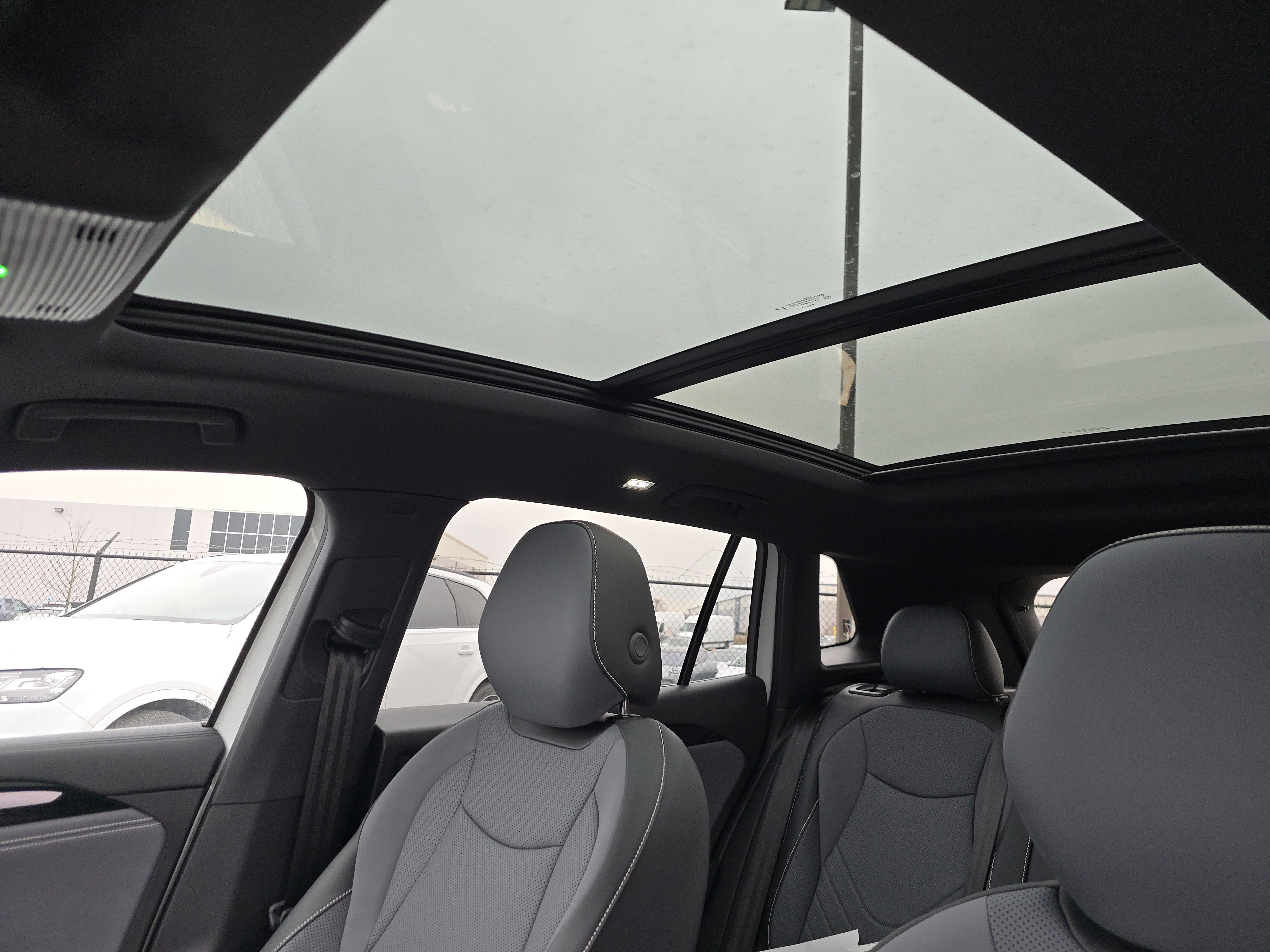 New 2026 Volkswagen Tiguan SE R-Line image 9