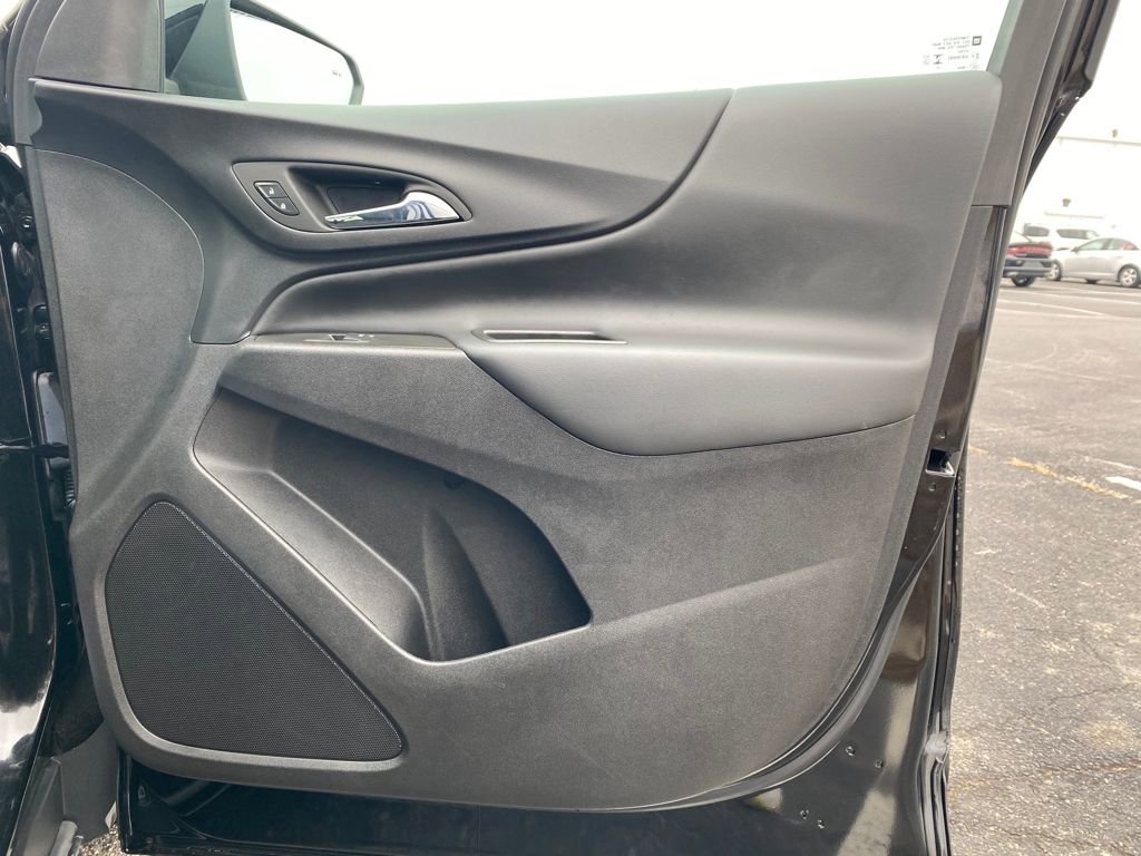 Used 2023 Chevrolet Equinox LT w/ Driver Convenience Package image 9