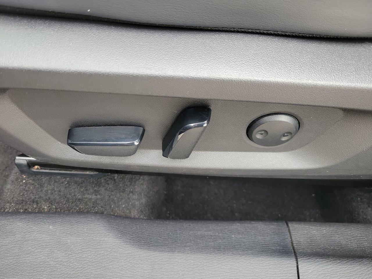 Used 2024 Mitsubishi Outlander SE image 18