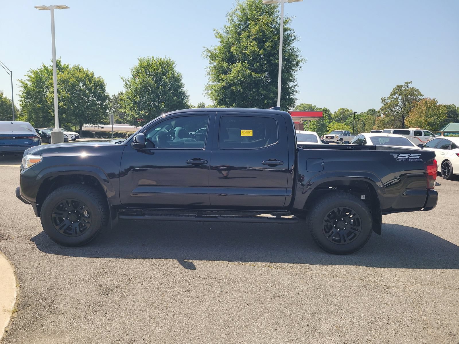 Used 2022 Toyota Tacoma SR AWD/4WD image 6