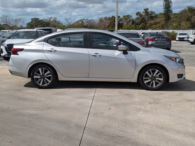 Used 2023 Nissan Versa SV image 4