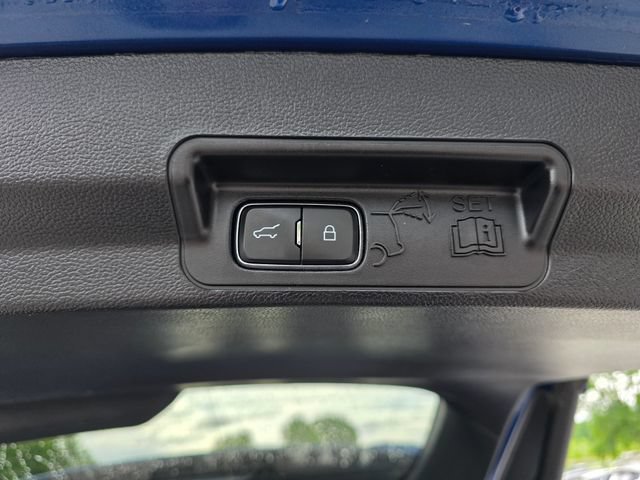 Used 2020 Ford Explorer XLT w/ Equipment Group 202A AWD/4WD image 11