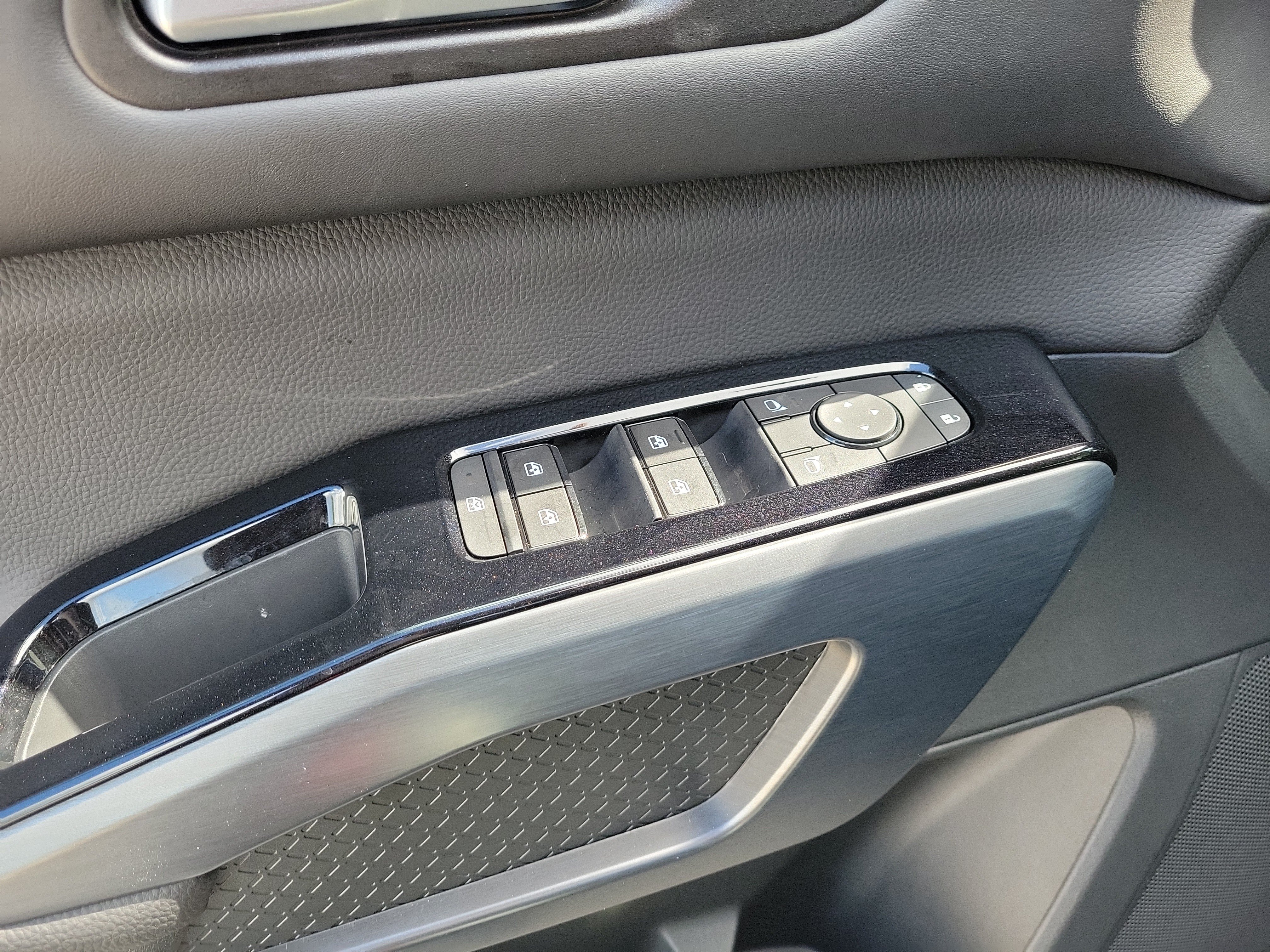 Certified 2025 Nissan Pathfinder SL FWD image 15