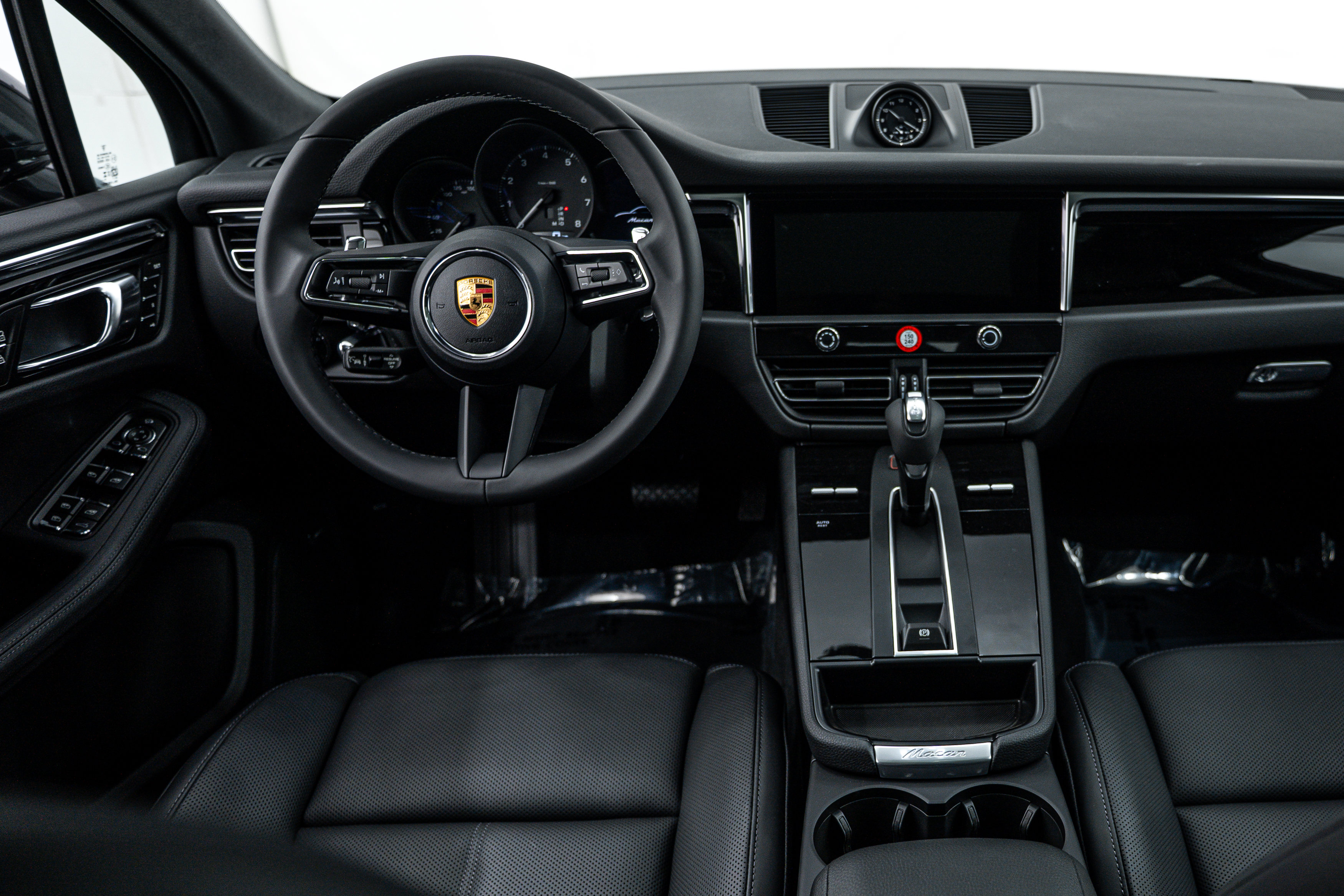 Certified 2026 Porsche Macan AWD/4WD image 13