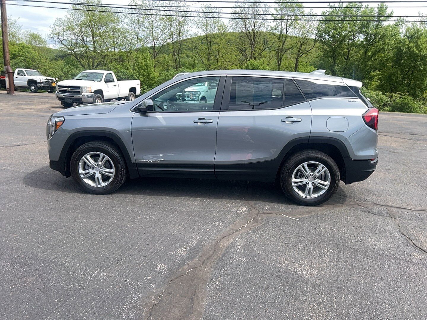 Used 2023 GMC Terrain SLE AWD/4WD image 9