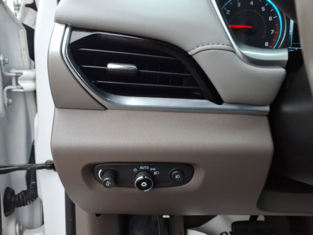 Used 2018 Chevrolet Traverse LT FWD image 14