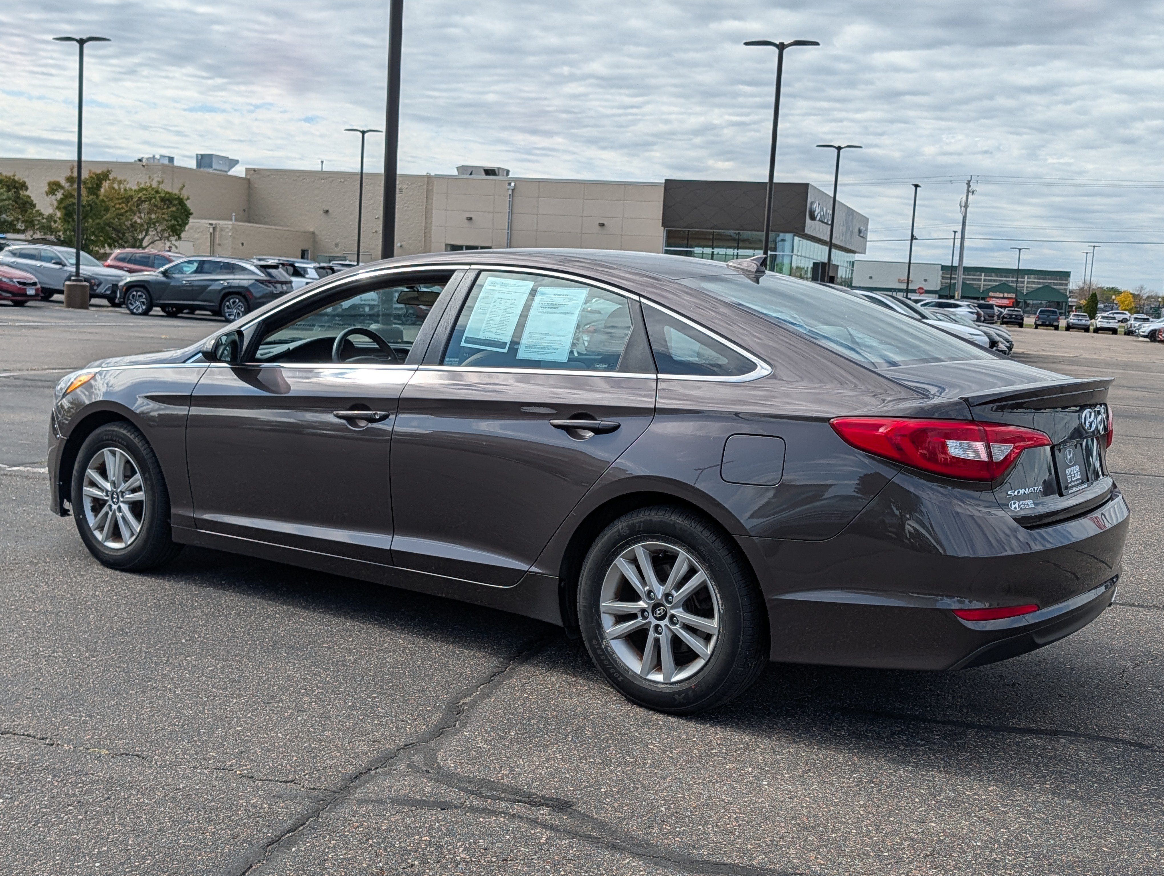 Used 2015 Hyundai Sonata SE FWD image 3