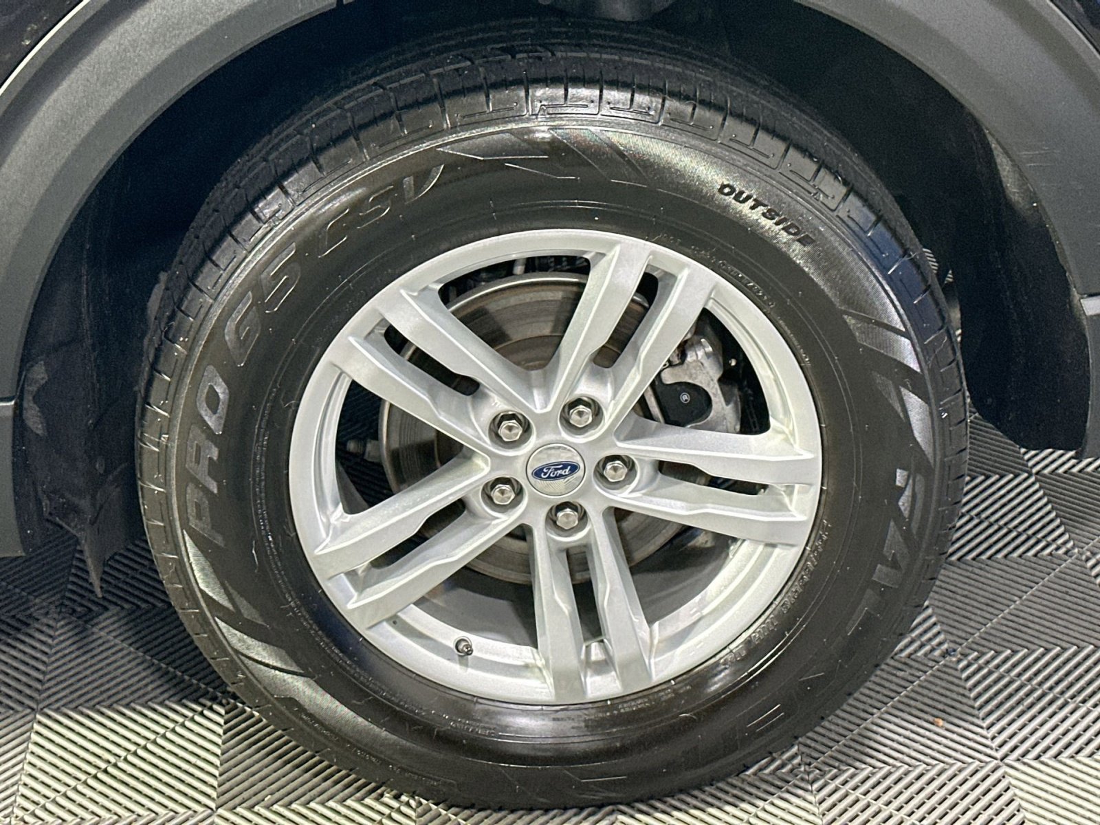 Used 2022 Ford Explorer XLT w/ Equipment Group 202A image 12