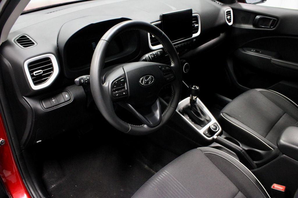 Certified 2025 Hyundai Venue Limited FWD image 26