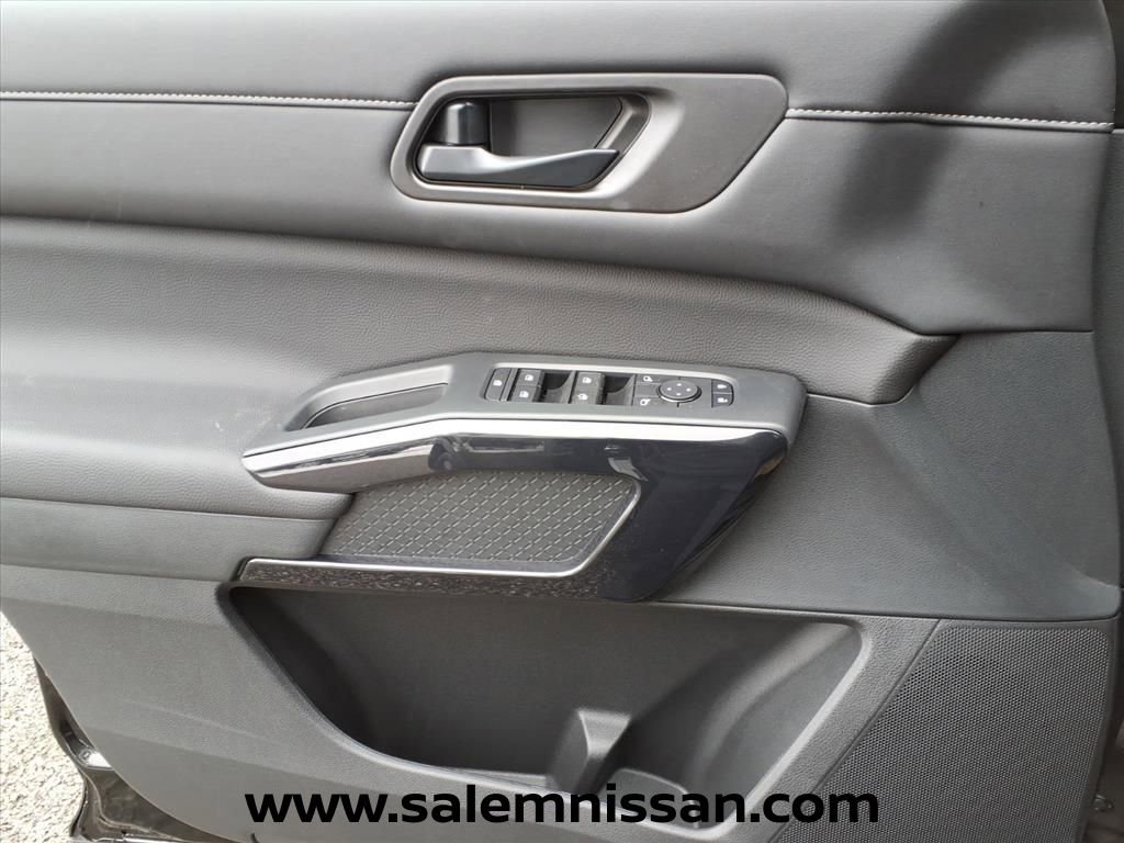 New 2026 Nissan Pathfinder SV image 9