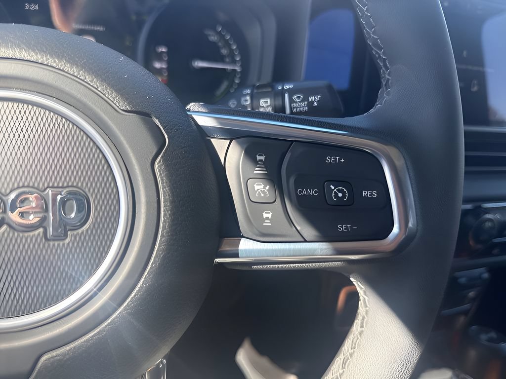Used 2025 Jeep Wrangler Unlimited Sahara AWD/4WD image 17