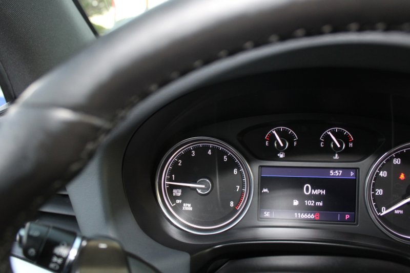 Used 2022 Buick Enclave Essence image 16