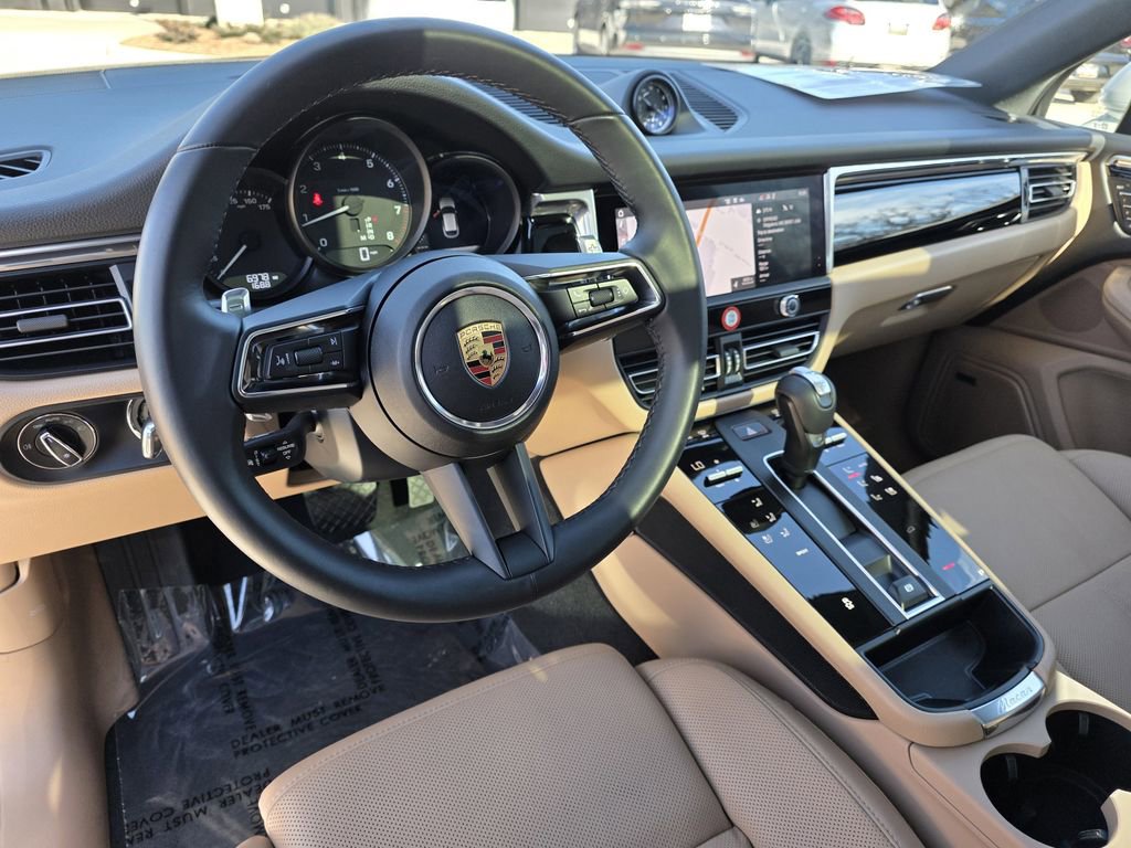 Certified 2025 Porsche Macan Turbo AWD/4WD image 4
