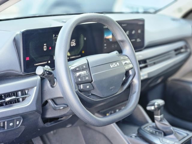 Used 2025 Kia K4 LXS image 12