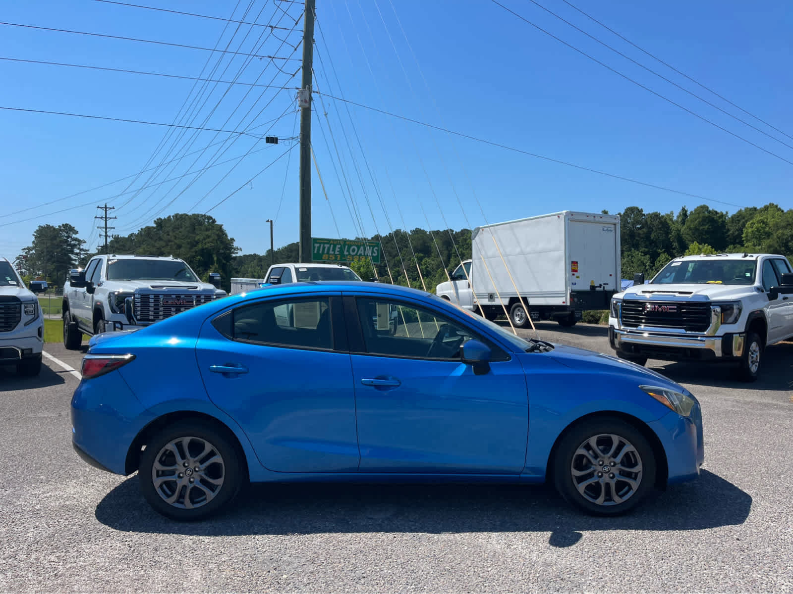 Used 2019 Toyota Yaris LE FWD image 5