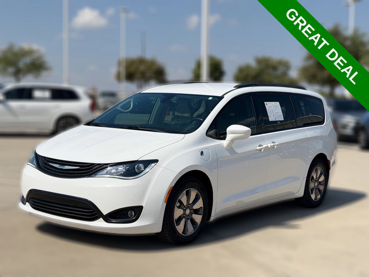 Used 2018 Chrysler Pacifica Touring-L FWD image 2