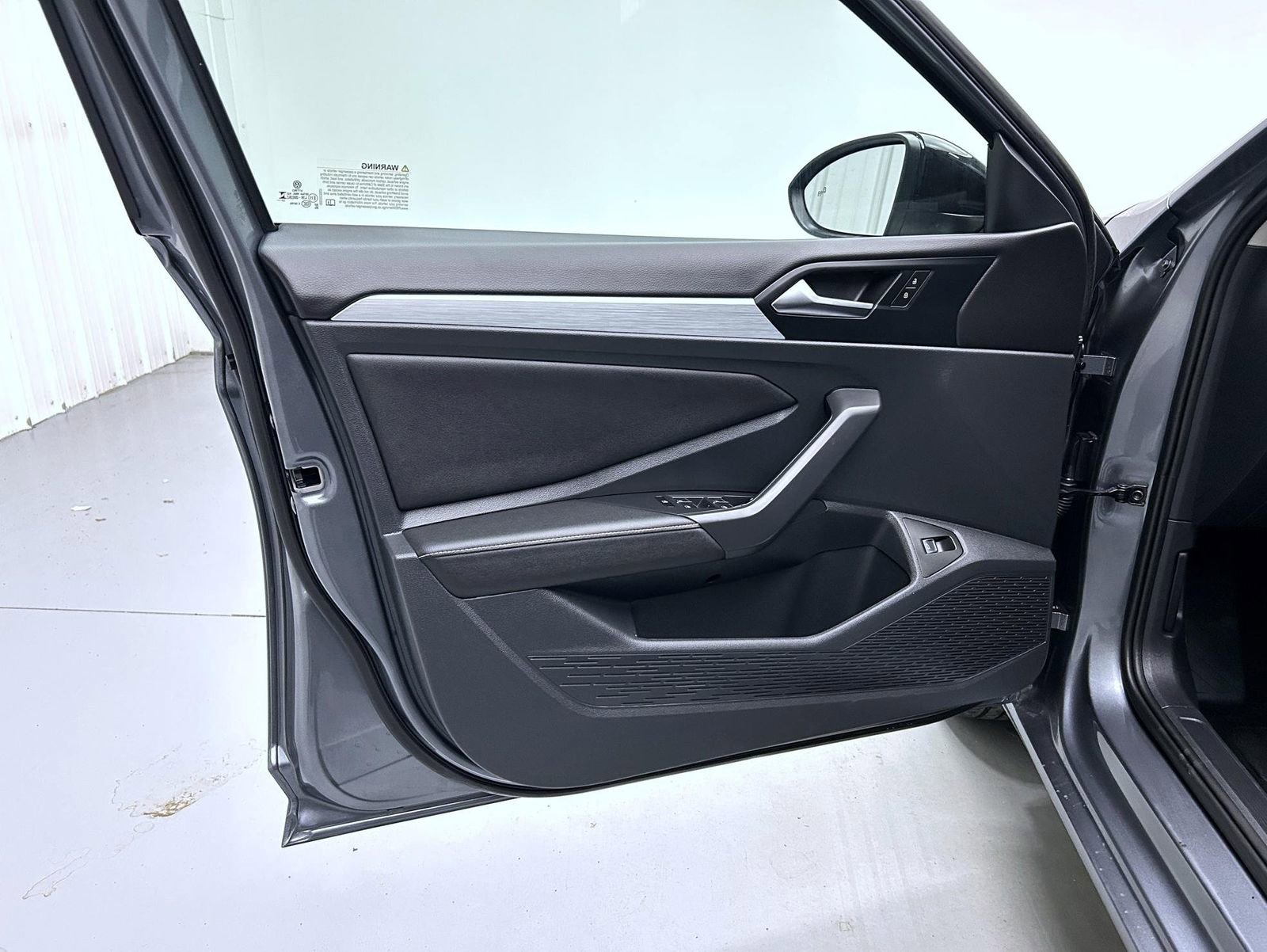 Used 2025 Volkswagen Jetta S image 9