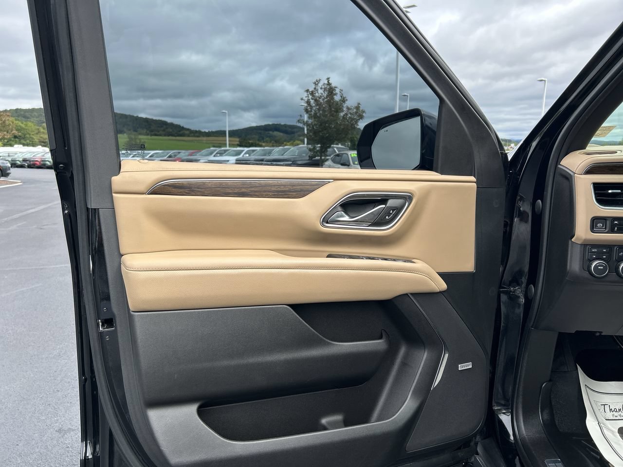 Used 2022 Chevrolet Tahoe Premier AWD/4WD image 23