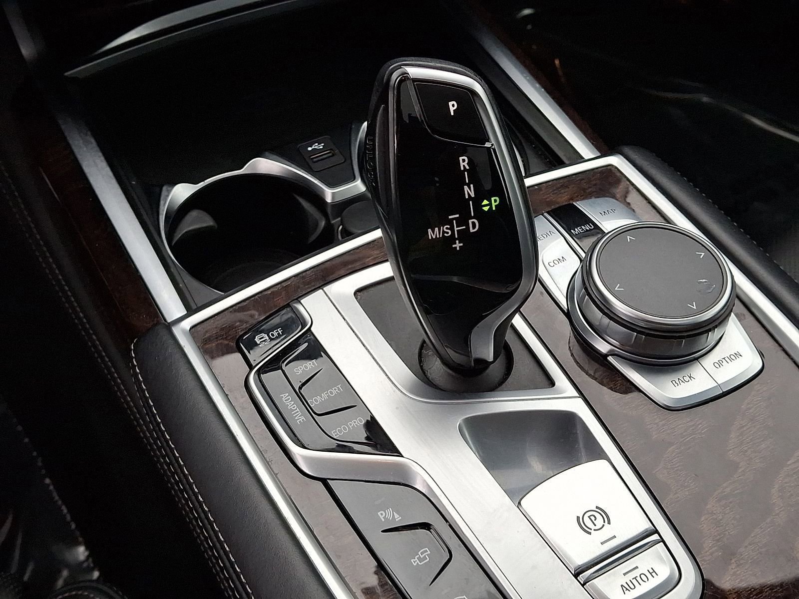 Used 2022 BMW 750i xDrive w/ M Sport Package image 16