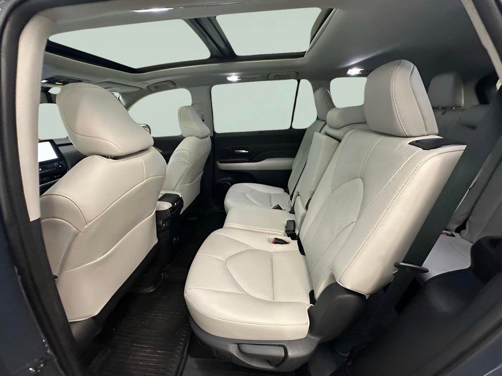 Used 2024 Toyota Grand Highlander XLE image 25