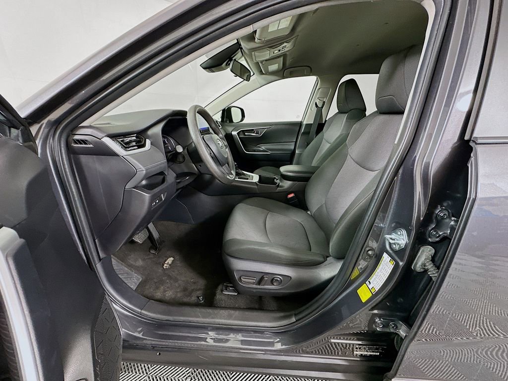 Used 2025 Toyota RAV4 XLE image 20