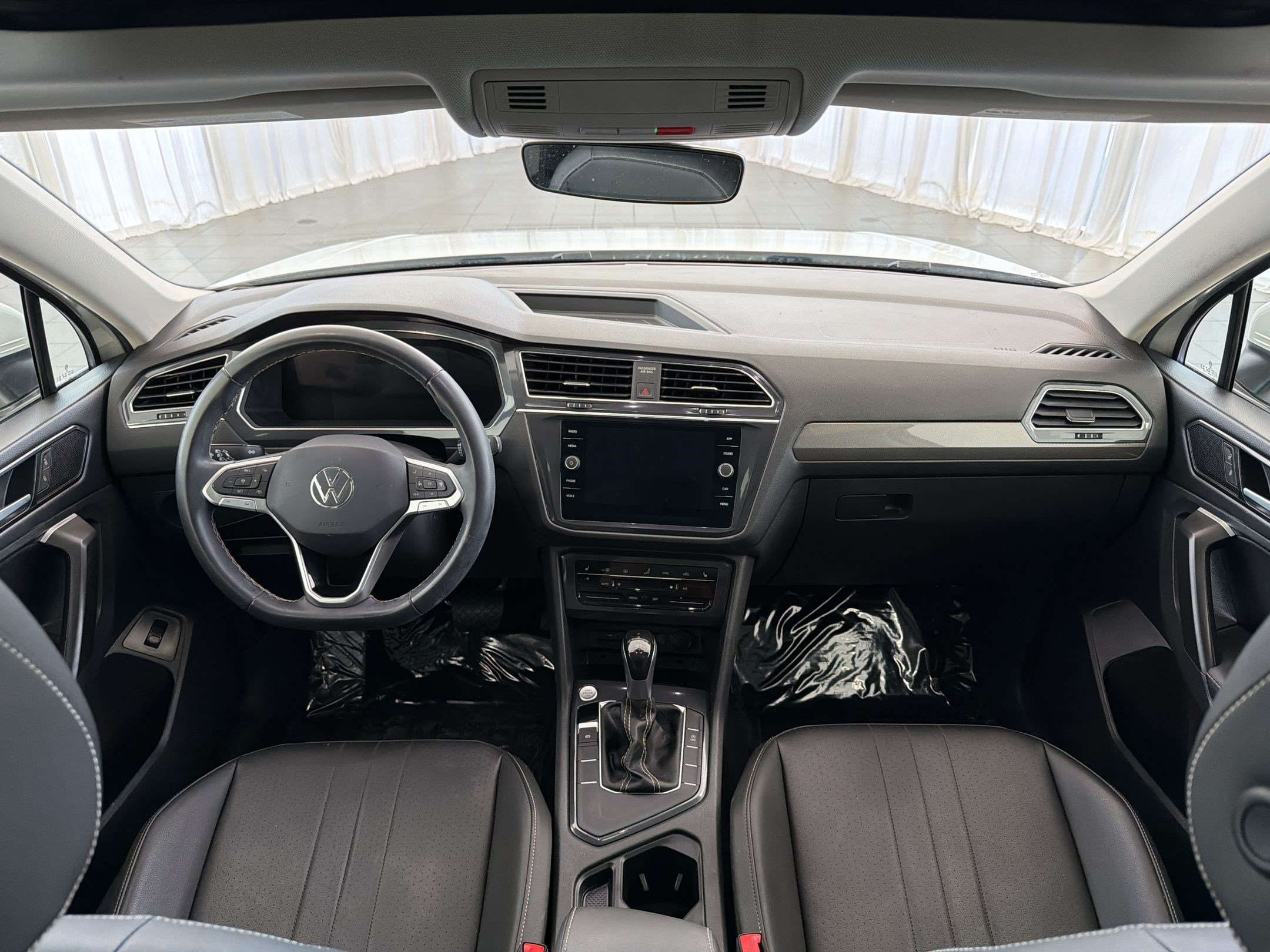 Certified 2023 Volkswagen Tiguan SE w/ Panoramic Sunroof Package FWD image 17