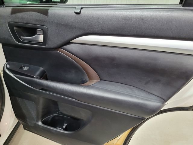 Used 2016 Toyota Highlander XLE image 40