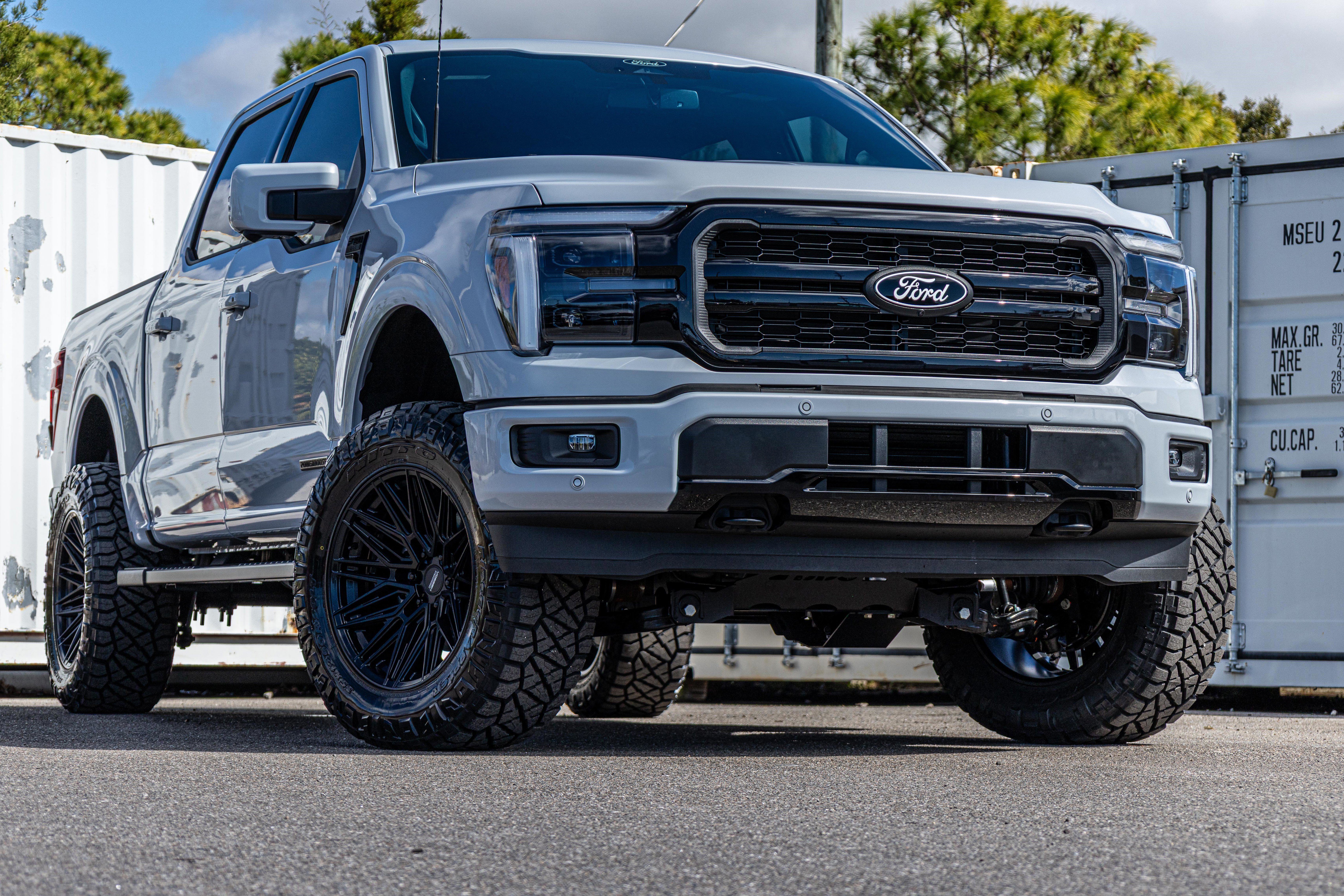New 2025 Ford F150 Lariat w/ Equipment Group 502A High