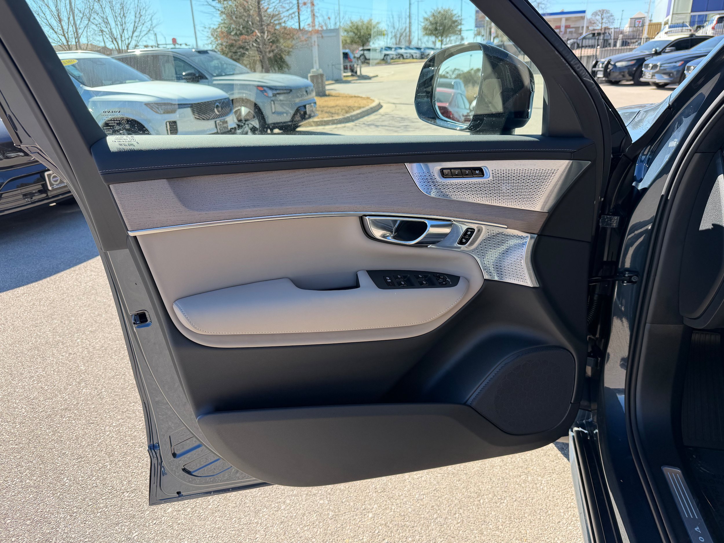New 2026 Volvo XC90 B6 Ultra w/ Lounge Package AWD/4WD image 18