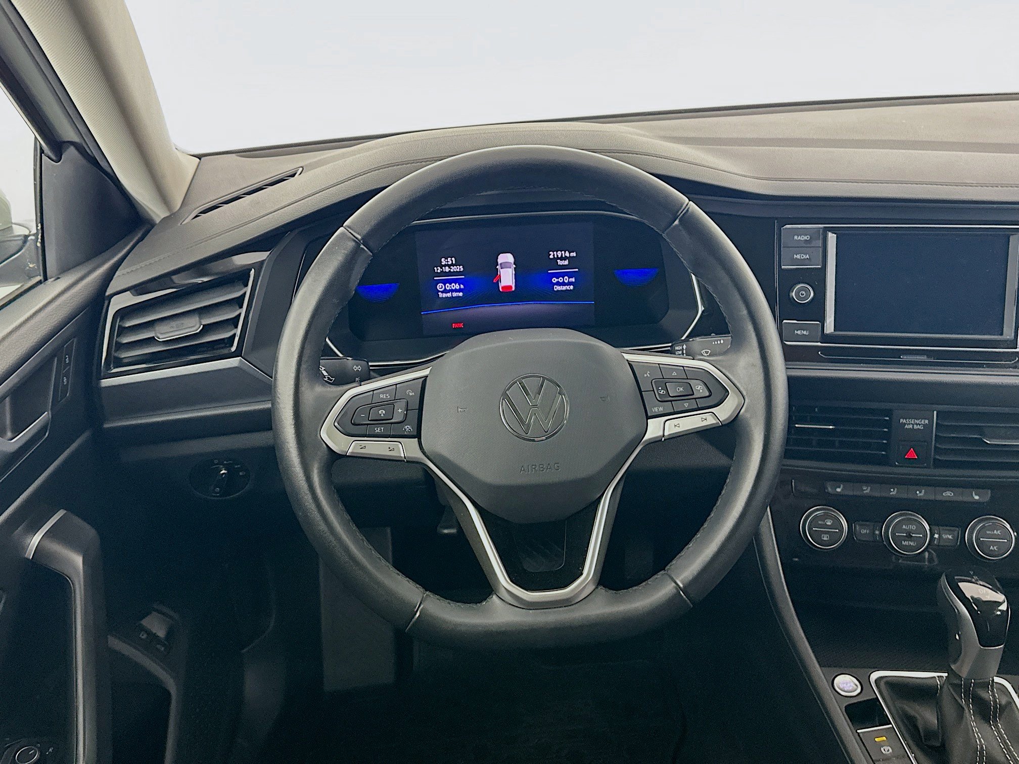 Used 2024 Volkswagen Jetta SE image 16