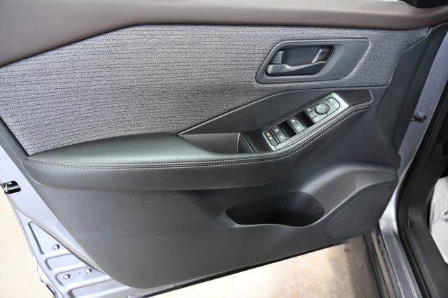 Used 2021 Nissan Rogue S AWD/4WD image 27