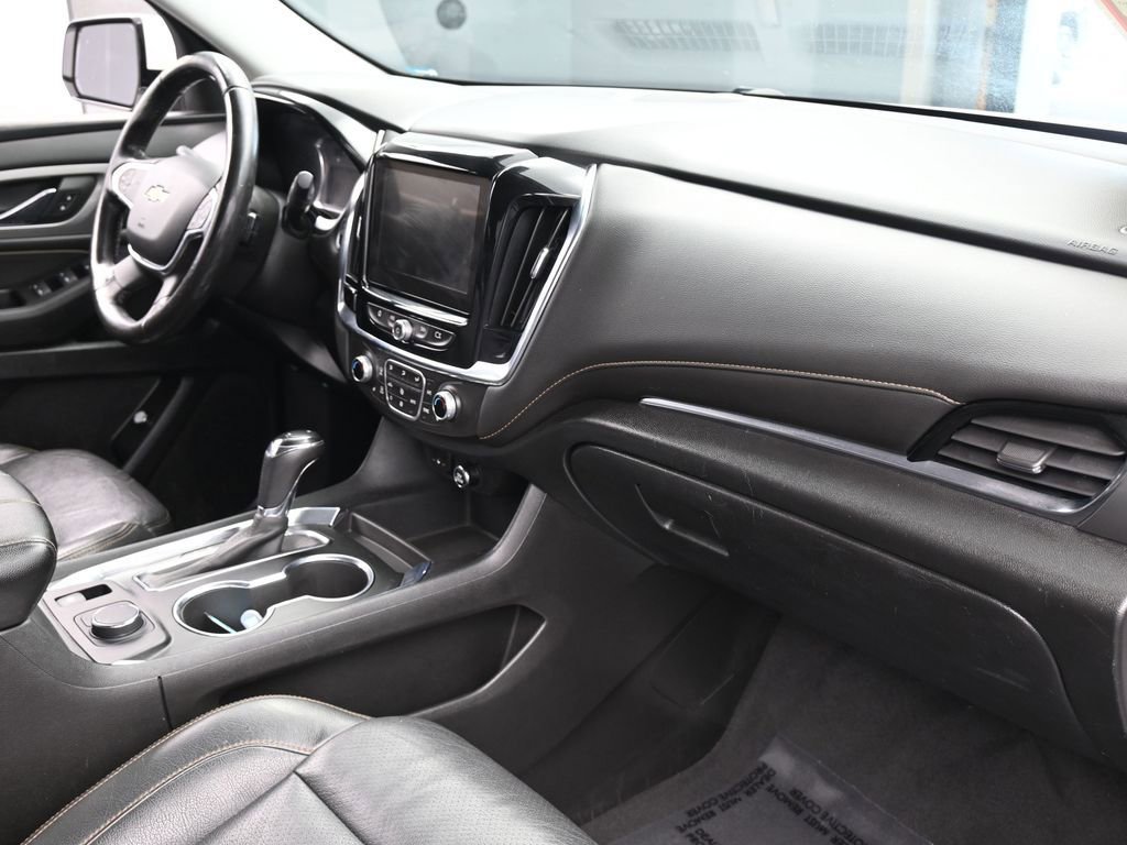 Used 2018 Chevrolet Traverse LT image 47